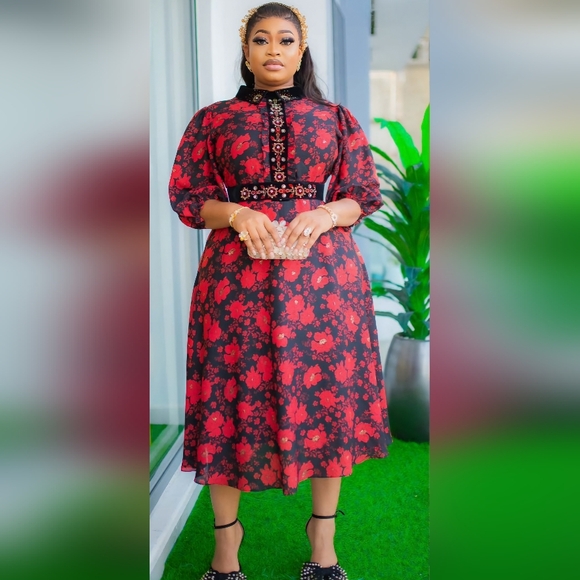 💯FREE SHIP - NWT Red & Black Print Midi Dress with Velvet👑 - Picture 3 of 3